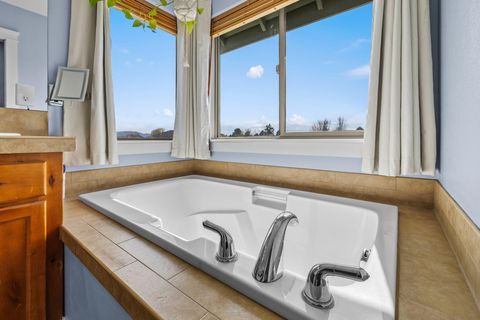 Tiny photo for 964 SW 25th Lane, Redmond, OR 97756 (MLS # 220217157)