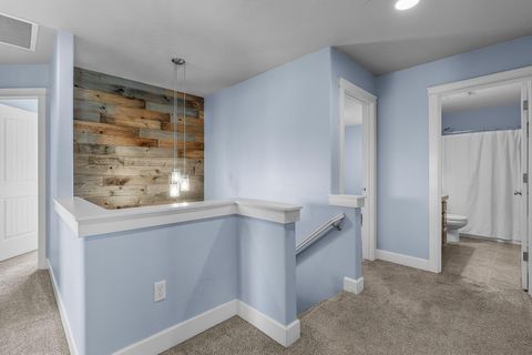 Tiny photo for 964 SW 25th Lane, Redmond, OR 97756 (MLS # 220217157)