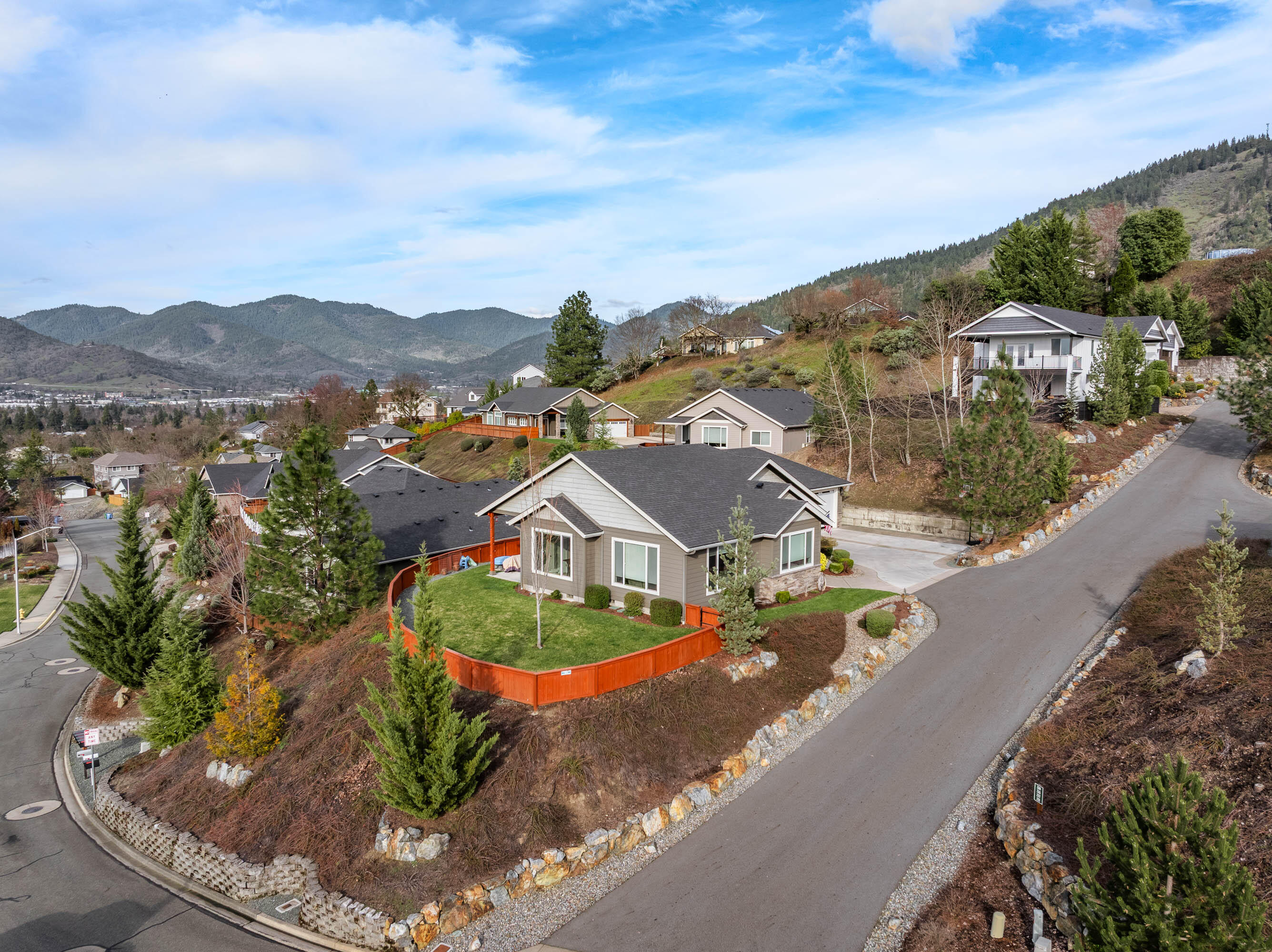 2351 Robertson Crest