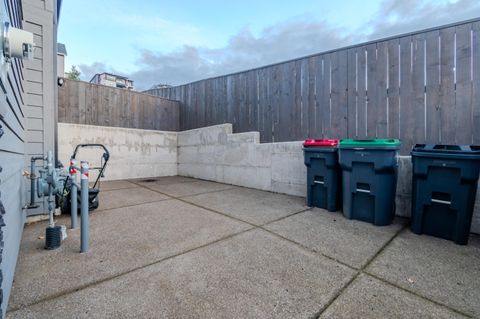 Tiny photo for 531 W La Strada Circle, Medford, OR 97504 (MLS # 220212404)