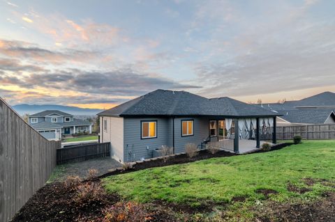 Tiny photo for 531 W La Strada Circle, Medford, OR 97504 (MLS # 220212404)