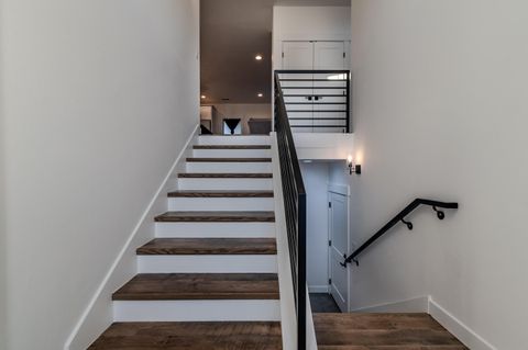 Tiny photo for 531 W La Strada Circle, Medford, OR 97504 (MLS # 220212404)