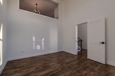 Tiny photo for 531 W La Strada Circle, Medford, OR 97504 (MLS # 220212404)