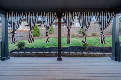 Tiny photo for 531 W La Strada Circle, Medford, OR 97504 (MLS # 220212404)