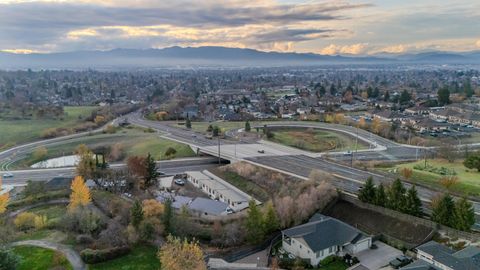 Tiny photo for 531 W La Strada Circle, Medford, OR 97504 (MLS # 220212404)