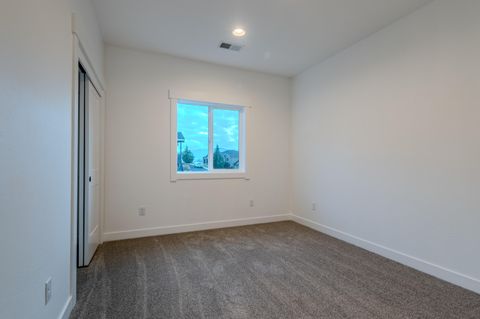Tiny photo for 531 W La Strada Circle, Medford, OR 97504 (MLS # 220212404)