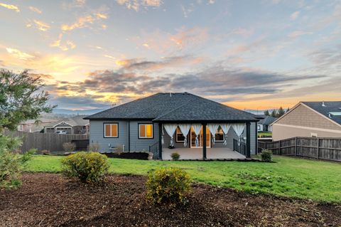 Tiny photo for 531 W La Strada Circle, Medford, OR 97504 (MLS # 220212404)