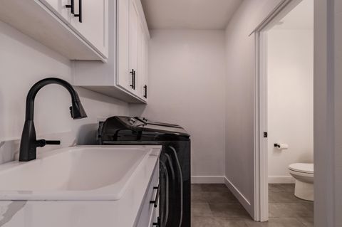 Tiny photo for 531 W La Strada Circle, Medford, OR 97504 (MLS # 220212404)