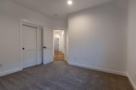 Tiny photo for 531 W La Strada Circle, Medford, OR 97504 (MLS # 220212404)