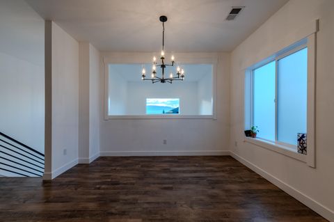 Tiny photo for 531 W La Strada Circle, Medford, OR 97504 (MLS # 220212404)