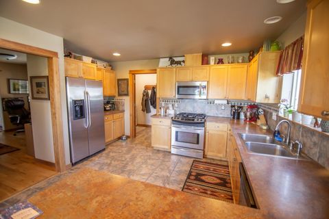 Tiny photo for 61416 Cougar Trail, Bend, OR 97701 (MLS # 220210435)