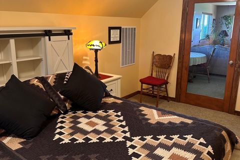 Tiny photo for 61416 Cougar Trail, Bend, OR 97701 (MLS # 220210435)