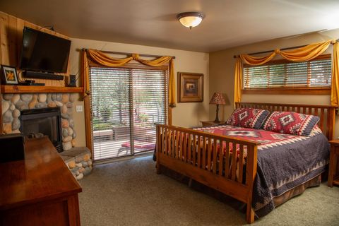 Tiny photo for 61416 Cougar Trail, Bend, OR 97701 (MLS # 220210435)