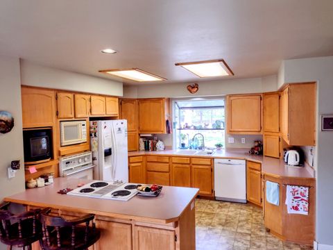 Tiny photo for 1775 Wards Creek Road, Rogue River, OR 97537 (MLS # 220217238)