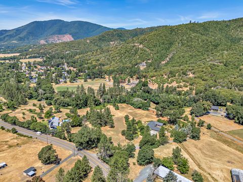 Tiny photo for 1775 Wards Creek Road, Rogue River, OR 97537 (MLS # 220217238)