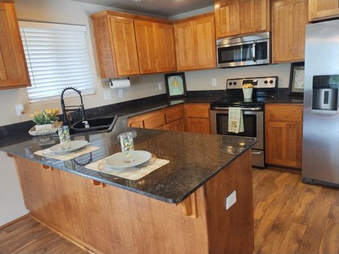 Tiny photo for 3577 Yah Way, White City, OR 97503 (MLS # 220219256)