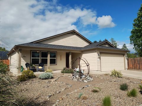 Photo of 3577 Yah Way, White City, OR 97503 (MLS # 220219256)
