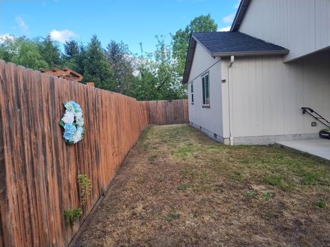 Tiny photo for 3577 Yah Way, White City, OR 97503 (MLS # 220219256)