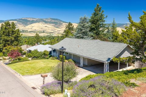 Photo of 1150 Hillview Drive, Ashland, OR 97520 (MLS # 220224605)