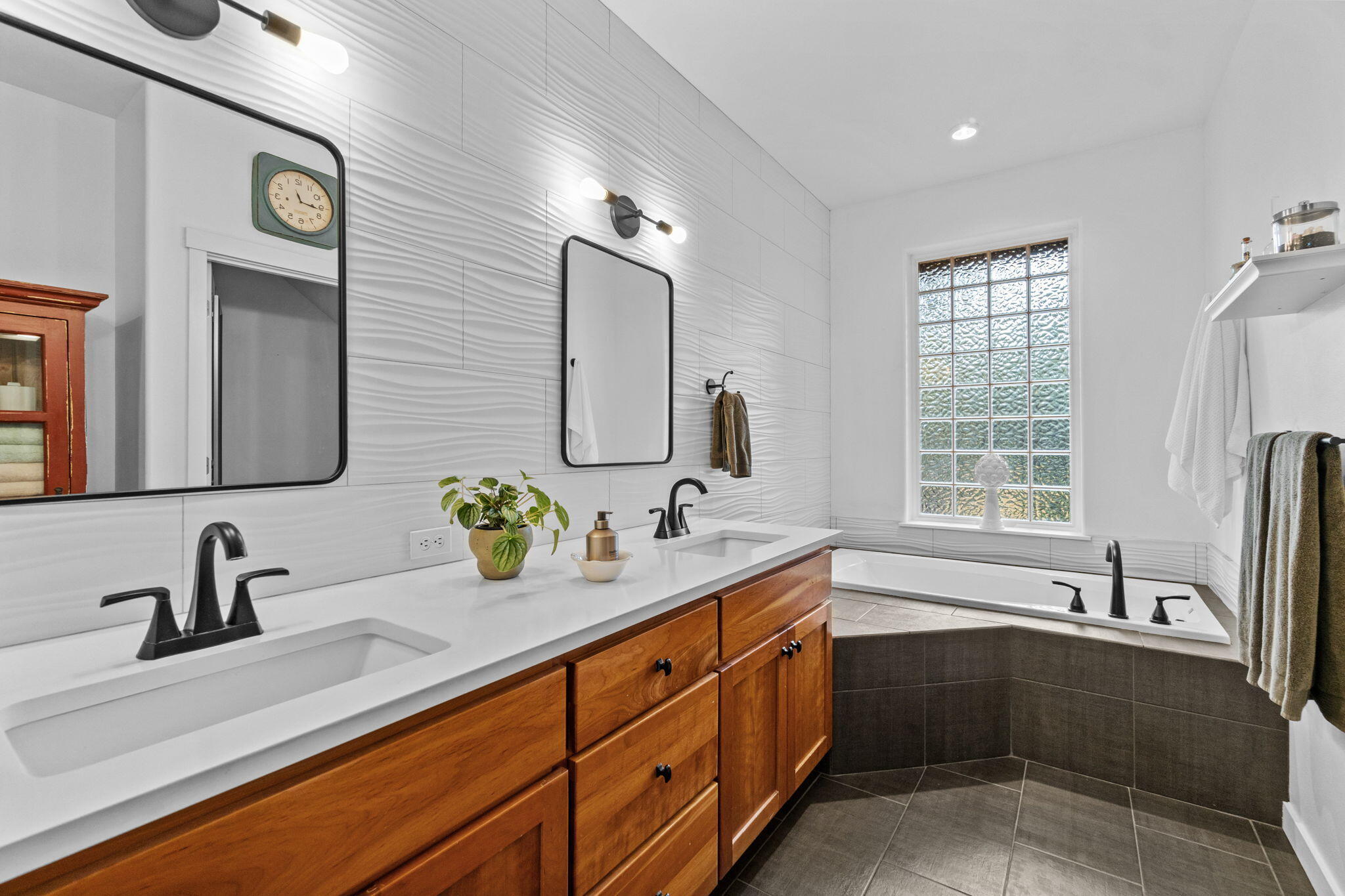 10942 Village Loop