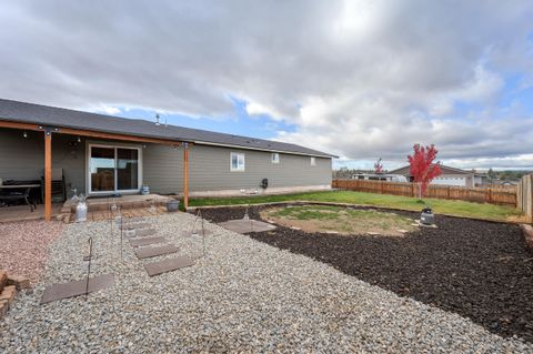 Tiny photo for 479 SE Leisek Way, Madras, OR 97741 (MLS # 220211077)