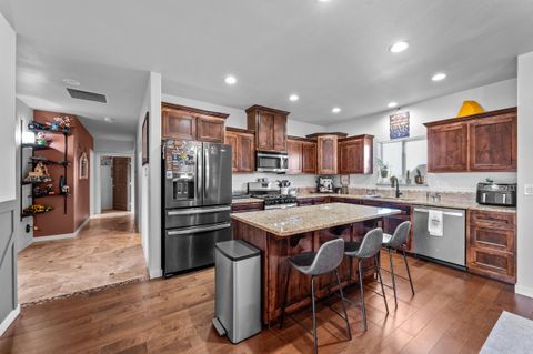 Tiny photo for 479 SE Leisek Way, Madras, OR 97741 (MLS # 220211077)