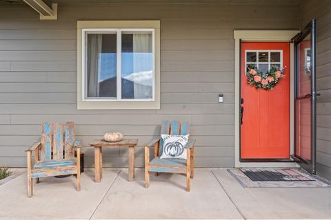 Tiny photo for 479 SE Leisek Way, Madras, OR 97741 (MLS # 220211077)