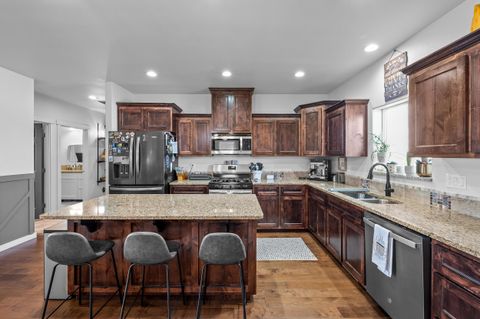 Tiny photo for 479 SE Leisek Way, Madras, OR 97741 (MLS # 220211077)