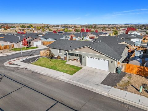 Tiny photo for 479 SE Leisek Way, Madras, OR 97741 (MLS # 220211077)