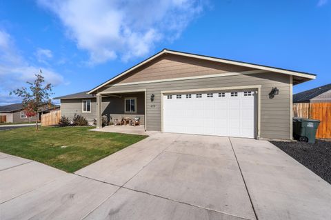 Tiny photo for 479 SE Leisek Way, Madras, OR 97741 (MLS # 220211077)