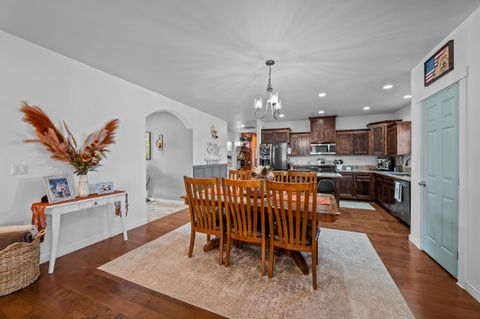 Tiny photo for 479 SE Leisek Way, Madras, OR 97741 (MLS # 220211077)