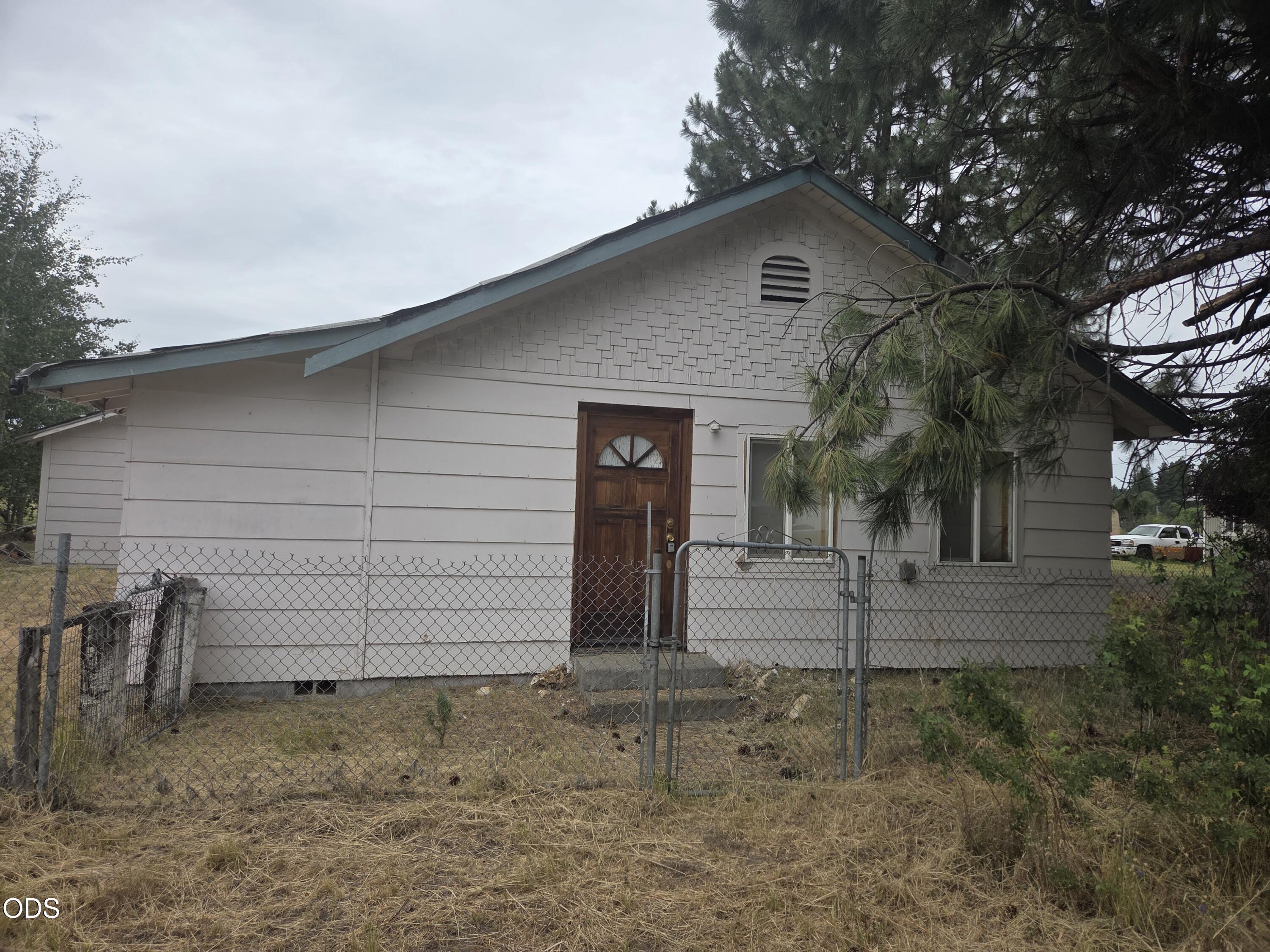 Photo 1 of 16 — 404 S 1st Avenue, Chiloquin, OR 97624