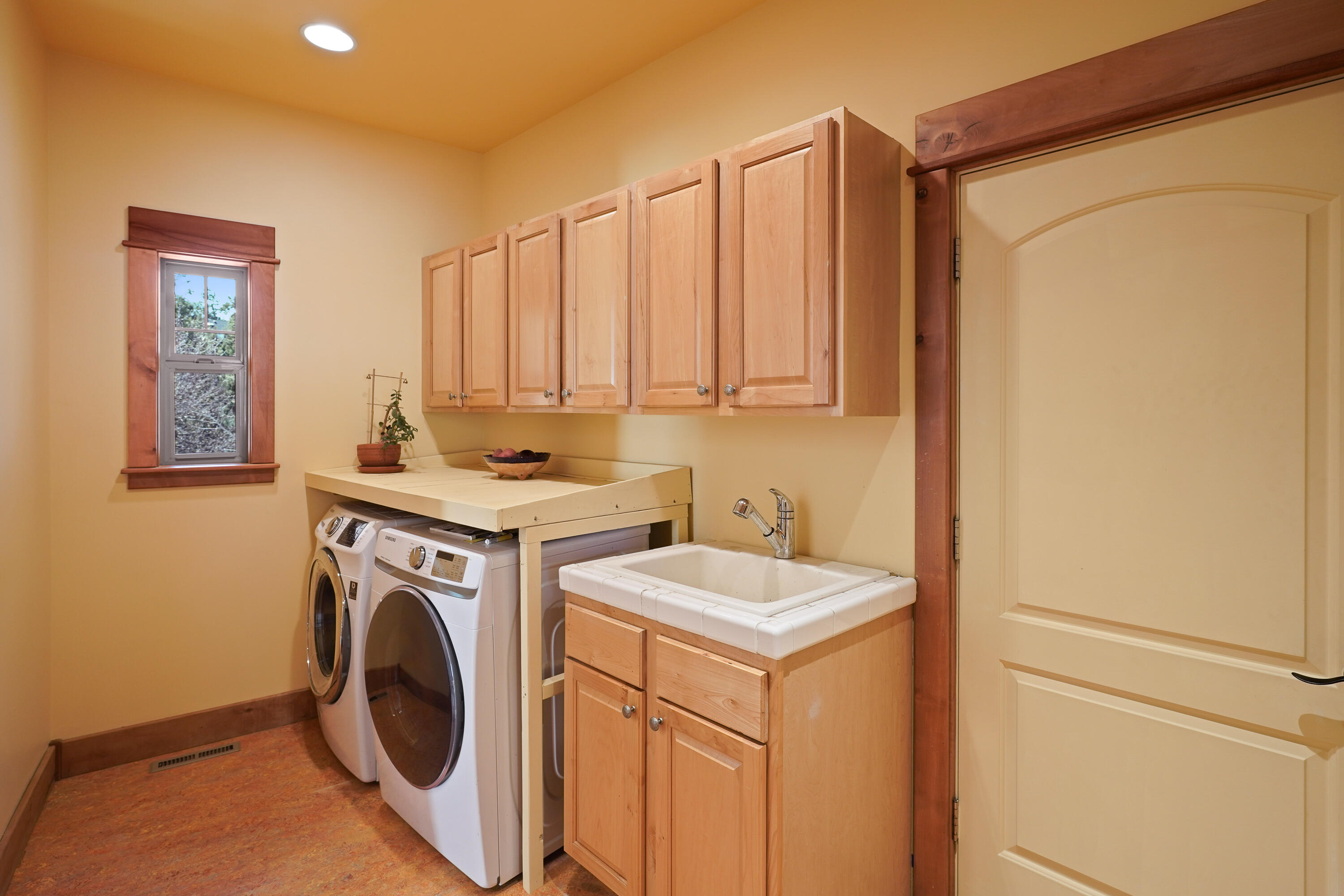 Desc Rvr Hmst Rimrk - Residential