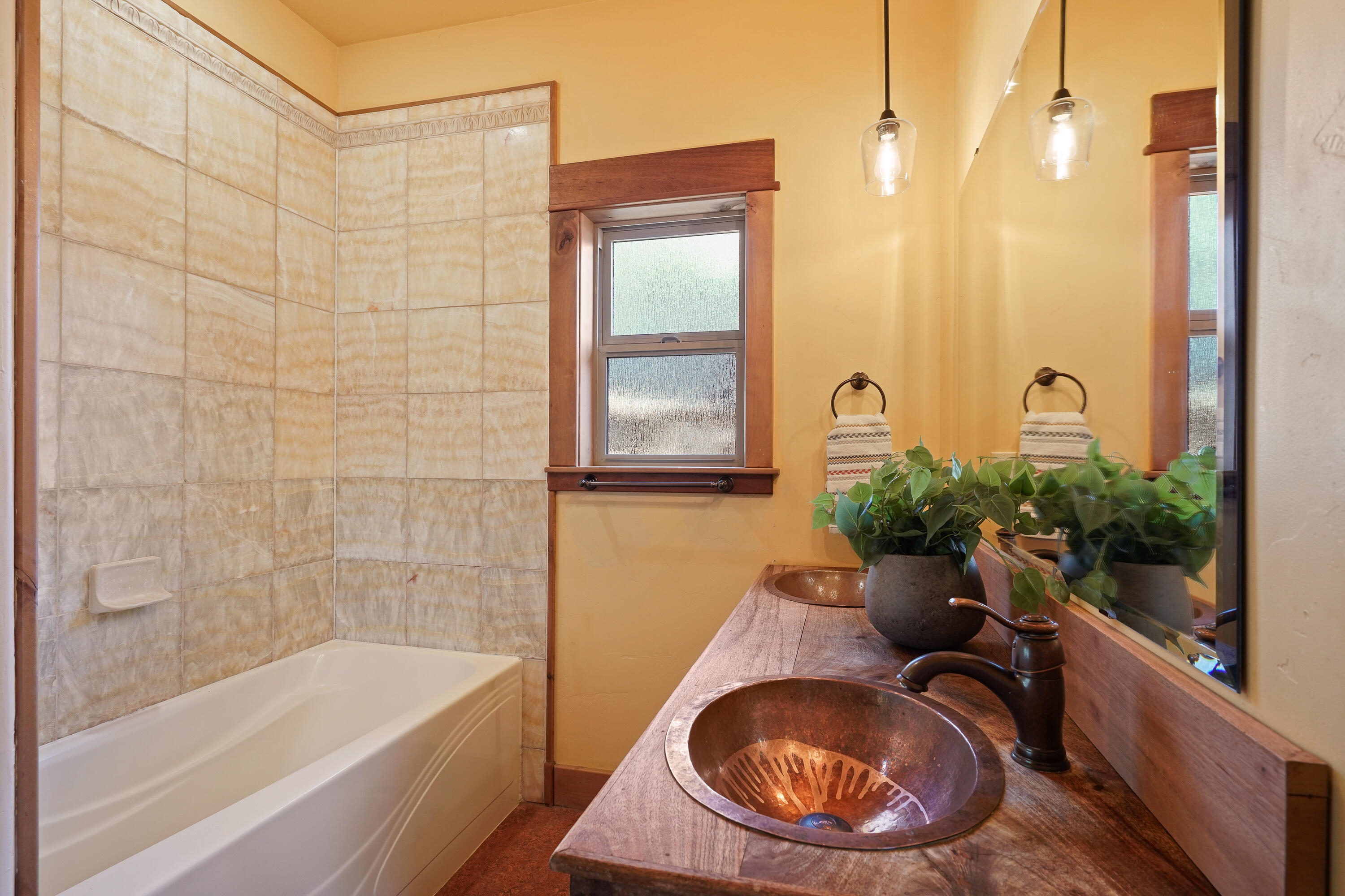 Desc Rvr Hmst Rimrk - Residential