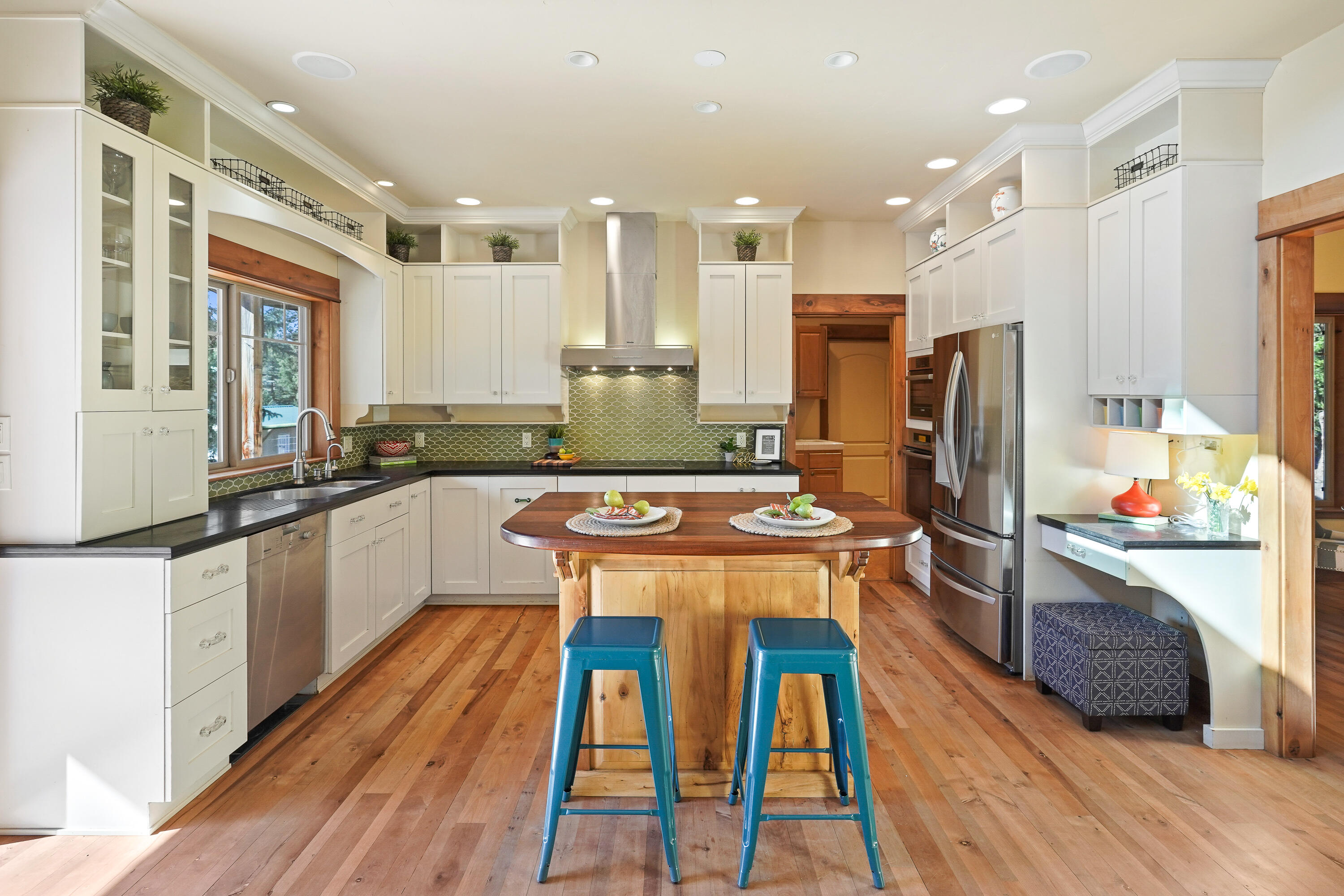 Desc Rvr Hmst Rimrk - Residential