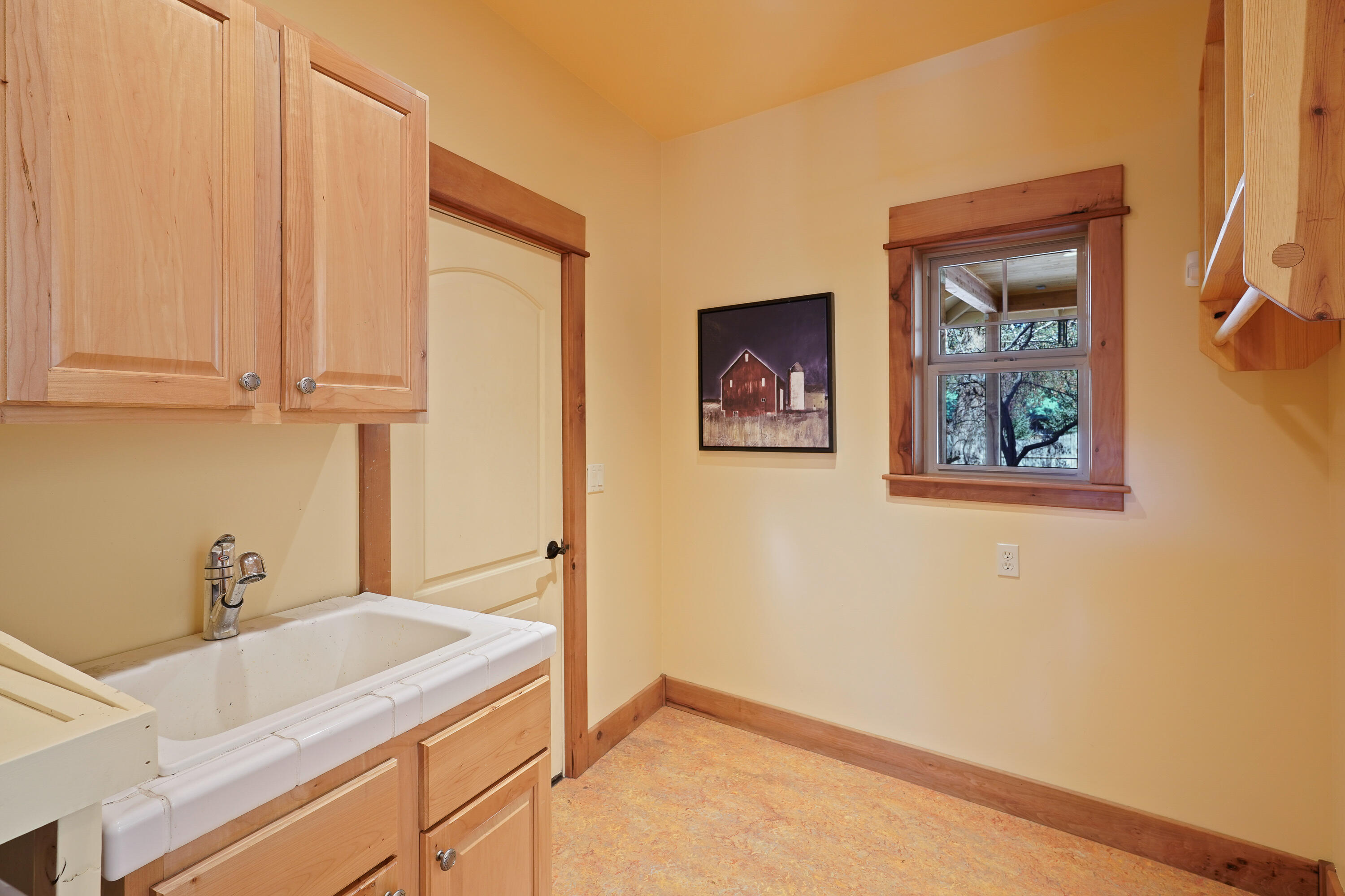 Desc Rvr Hmst Rimrk - Residential