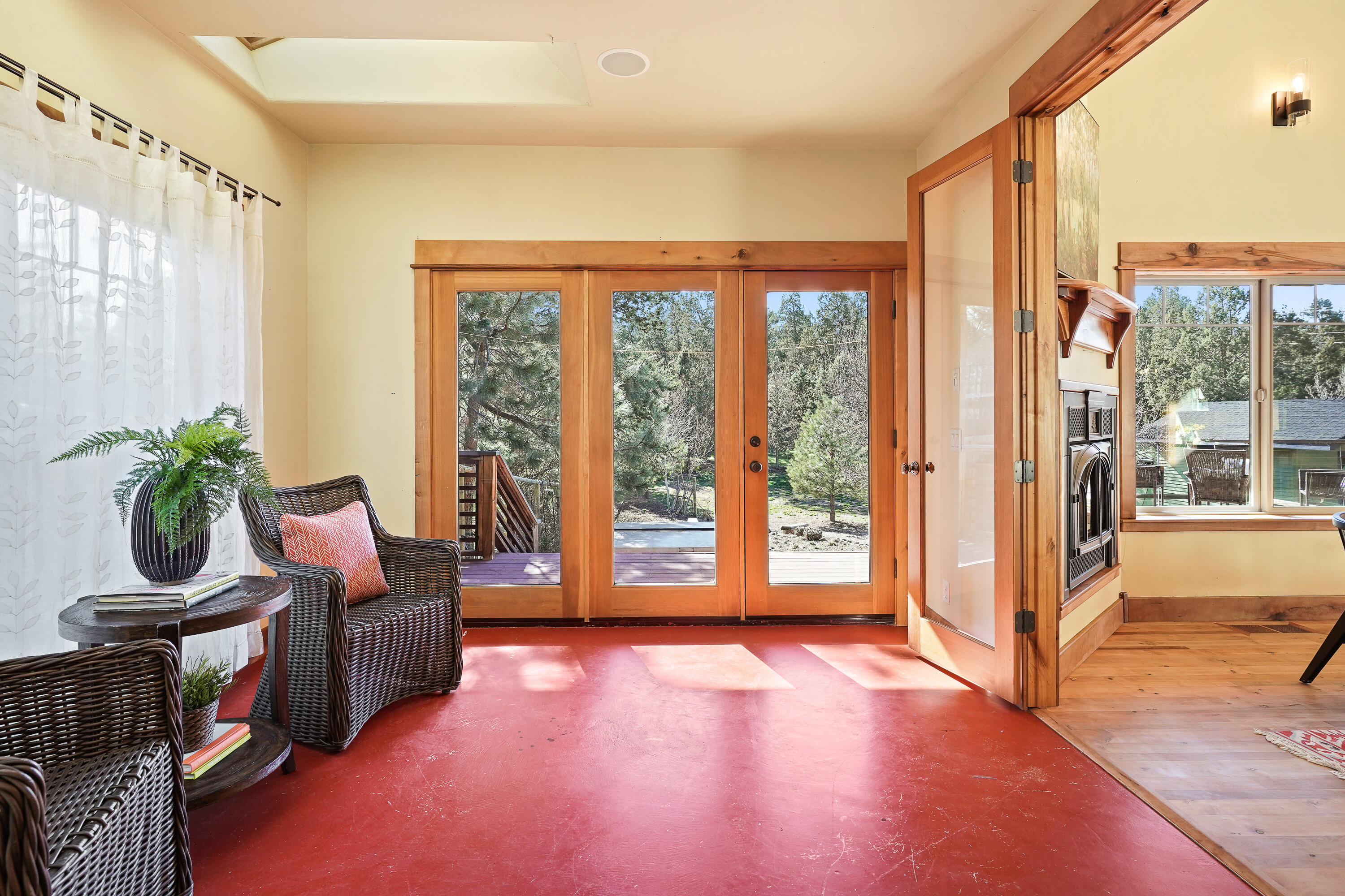 Desc Rvr Hmst Rimrk - Residential