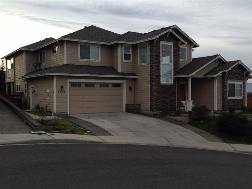 Enjoy views of the Rogue Valley and city lights from this beautiful home on an East Medford cul-de-sac. Gourmet kitchen features granite counter tops, recessed lighting, extra cabinetry, stainless steel appliances and large pantry. In addition there is a separate breakfast nook and formal dining room. This large home feels even bigger with high ceilings and modern design. The master suite features a private deck with stunning views, vaulted ceiling & walk-in closet. The master bathroom has a jetted tub, double sink and decorative tile work.