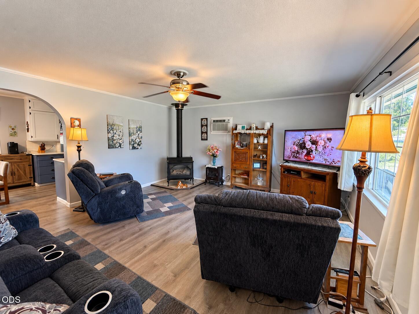 1302 SW Crestview Road