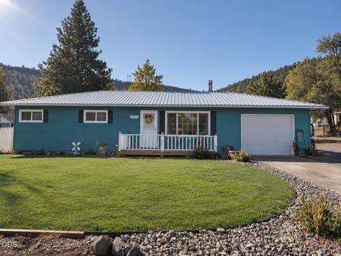 Photo of 1302 SW Crestview Road, Prineville, OR 97754 (MLS # 220228887)