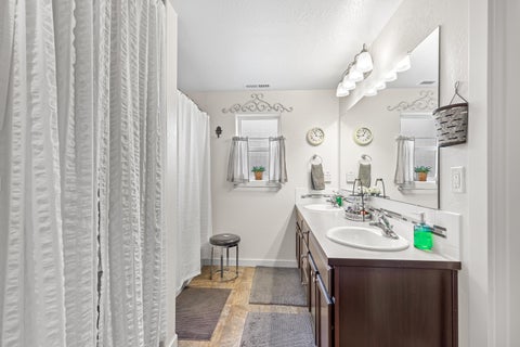 Tiny photo for 3727 Sidney Way, Medford, OR 97504 (MLS # 220223546)