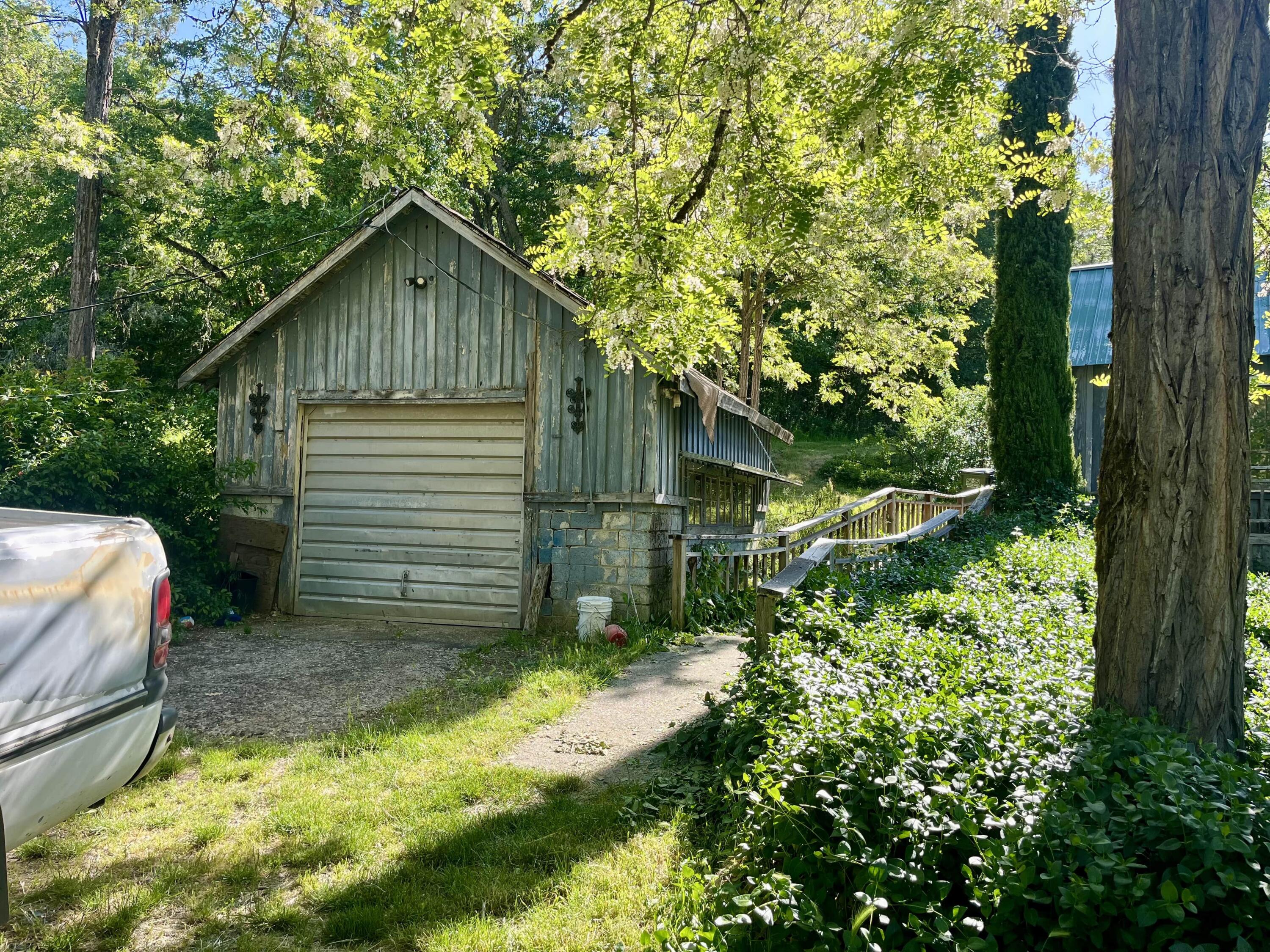 7255 Holland Loop Road