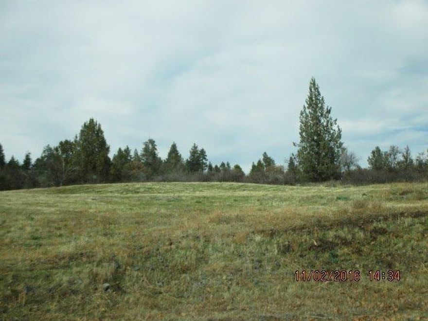 Running Y Ranch Destination Resort - Nice 0.84 acre lot on a quiet road. Good views of the valley and mountains. Custom homes are in the area, but there is lots of open space. The Running Y offers restaurants, shopping, hiking trails and a beautiful golf course.