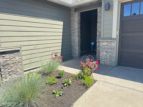 Tiny photo for 2533 NW Pine Terrace Drive, Bend, OR 97703 (MLS # 220223522)