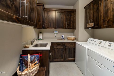 Tiny photo for 2533 NW Pine Terrace Drive, Bend, OR 97703 (MLS # 220223522)