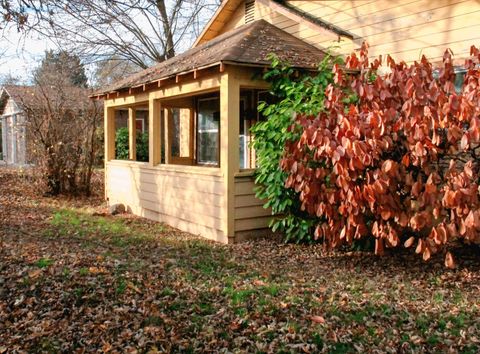 Tiny photo for 1975 Spring Street, Medford, OR 97504 (MLS # 220212544)