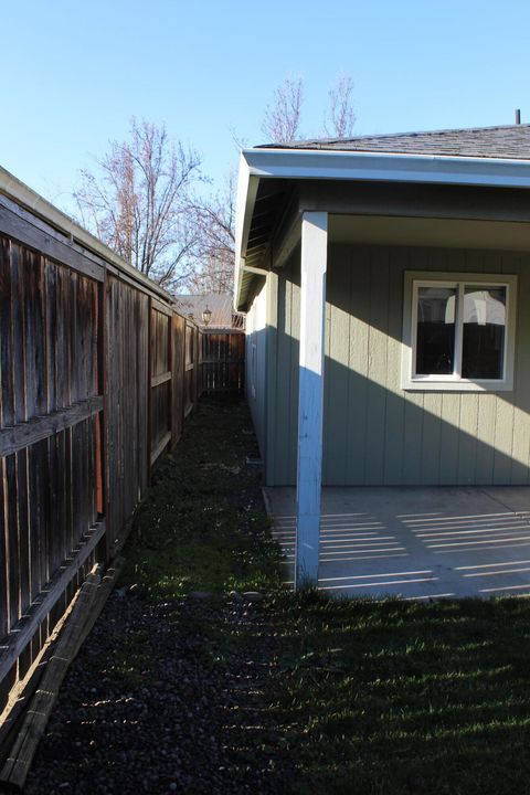 Tiny photo for 2422 Granite Court, White City, OR 97503 (MLS # 220214057)