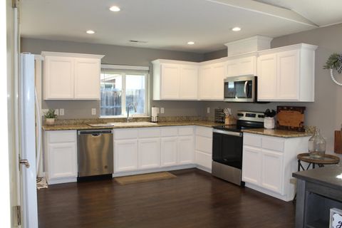 Tiny photo for 2422 Granite Court, White City, OR 97503 (MLS # 220214057)