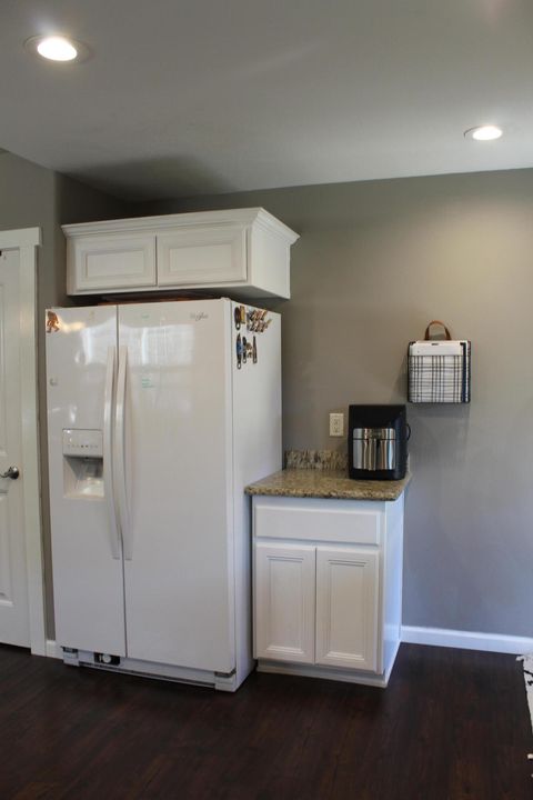 Tiny photo for 2422 Granite Court, White City, OR 97503 (MLS # 220214057)