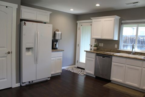 Tiny photo for 2422 Granite Court, White City, OR 97503 (MLS # 220214057)